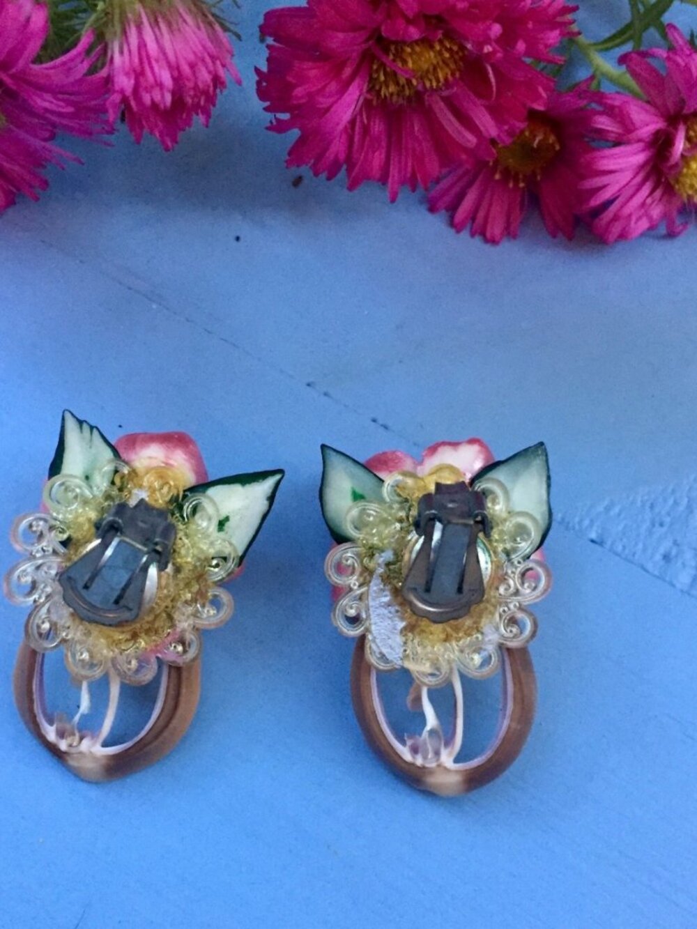 Vintage 1930s Earrings, Antique Rose Earrings, Vintage Shell Carved Earrings - Picture 5 of 5